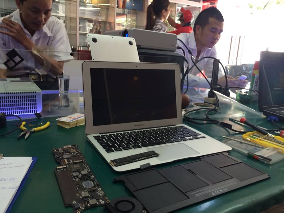 Sửa máy tính Macbook Air MJVE2 uy tín ở hà nội